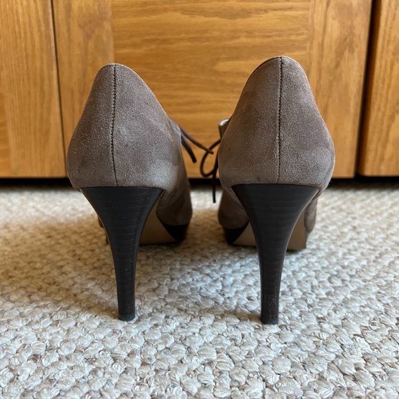 ADRIENNE VITTADINI - Pinehurst Lace-Up Bootie -- Excellent Condition - Picture 5 of 11